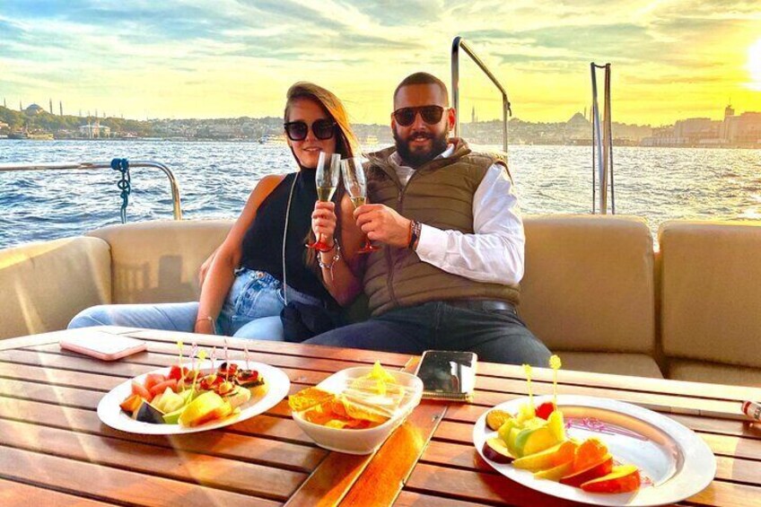 Sunset Cruise on Luxury Yacht Istanbul Bosphorus