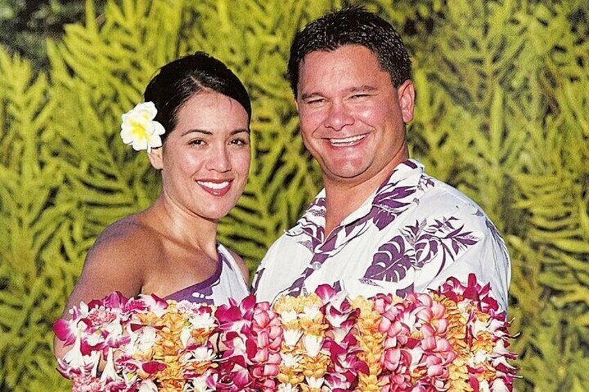 Lei greeters