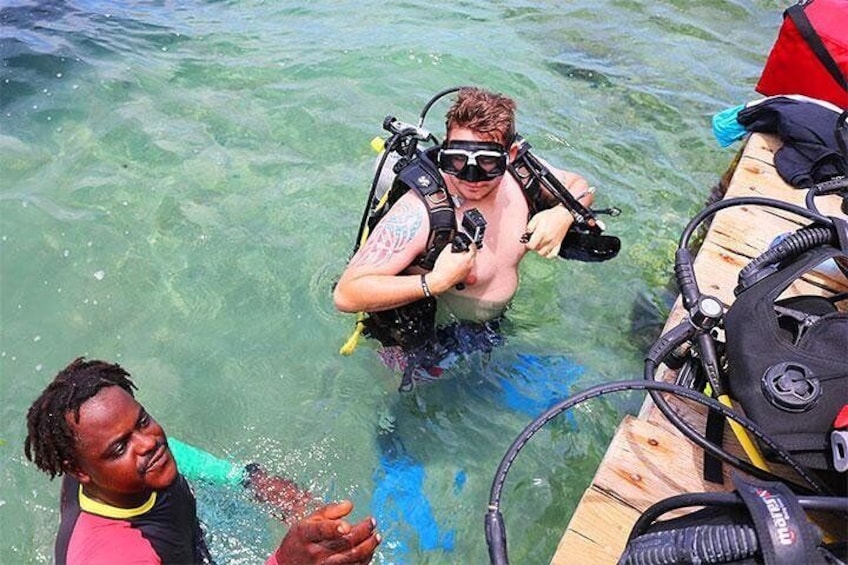 Dive with local divemaster expert in the diving sites.