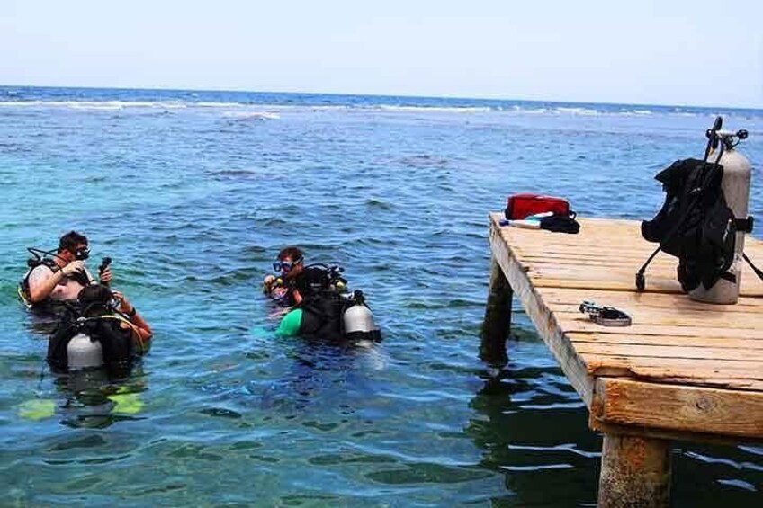 Briefing by our local dive instructor