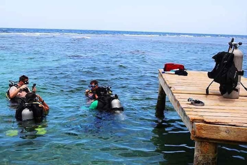 Briefing by our local dive instructor