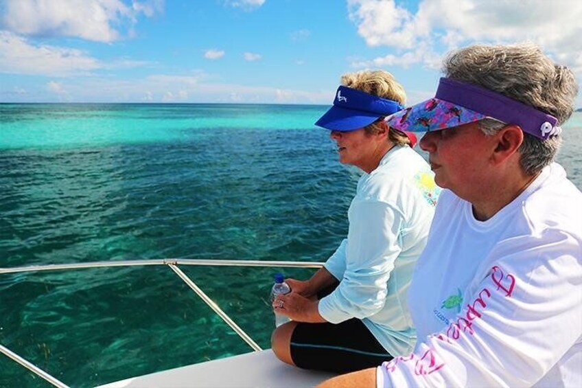 Discover the north side of Roatan island.