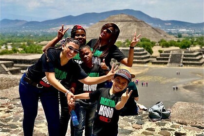 Tour Privado: Pirámides de Teotihuacan, Tlatelolco y Basílic de Guadalupe