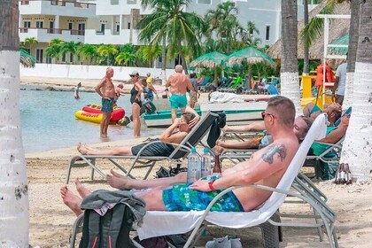 Chocolate Factory,Wildlife Encounter,Sightseeing,Beach in Roatan