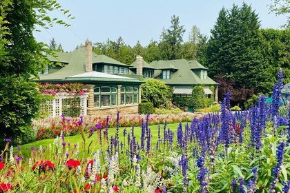 Private City Highlights and Butchart Garden Tour in Victoria