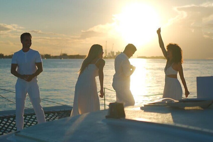 Bahamas Sunset Sail and Dine with Spectacular Views 