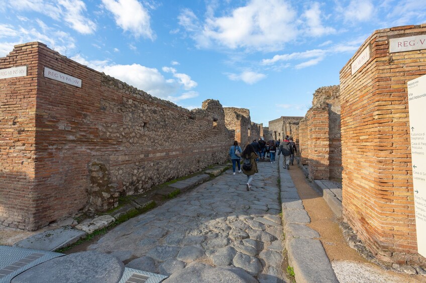 2-Day Southern Italy Tour: Naples, Pompeii, Sorrento & Capri