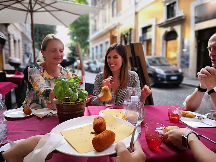 Roman Food Tour: Campo de' Fiori, Jewish Ghetto & Trastevere