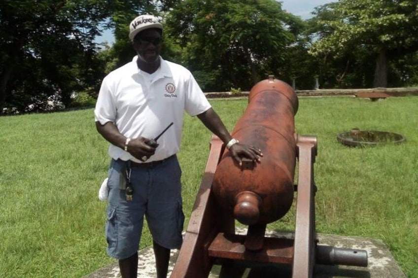 Dilly Dally Walking Tour of Nassau