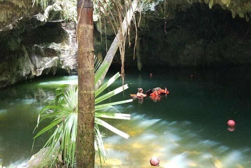 Cozumel Jeep Adventure to Jade Caverns with Lunch and Snorkel