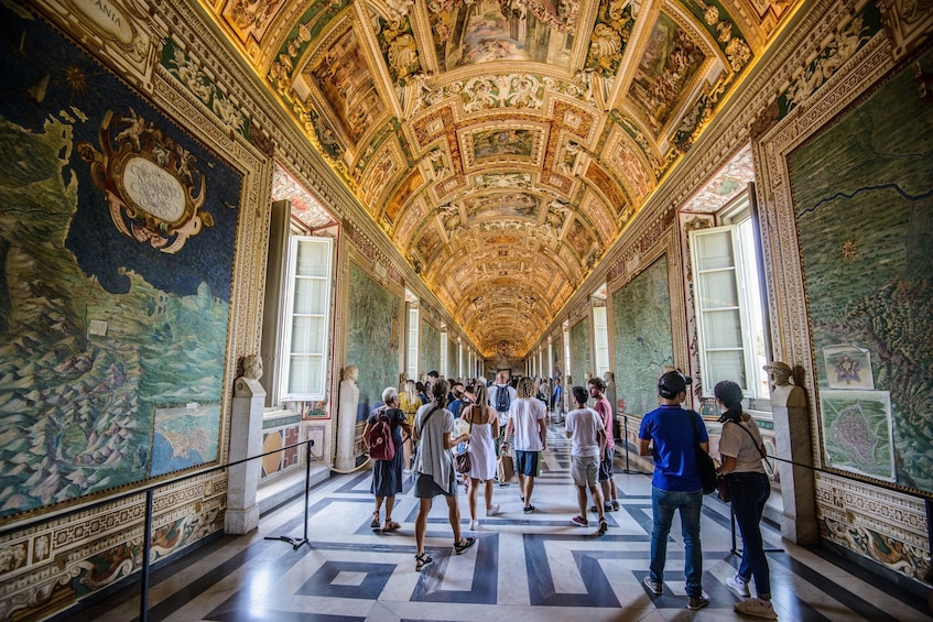 VIP Vatican Breakfast with Vatican Museums & Sistine Chapel Guided Tour