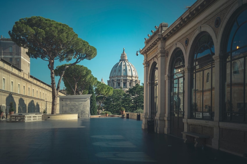 VIP Vatican Breakfast: Sistine Chapel and St. Peter’s Basilica Guided Tour