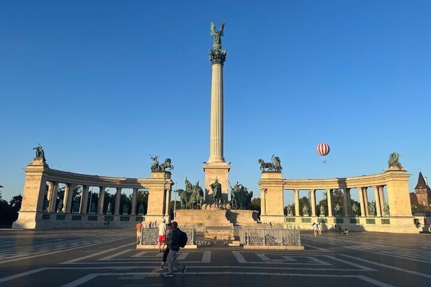 Heroes' square