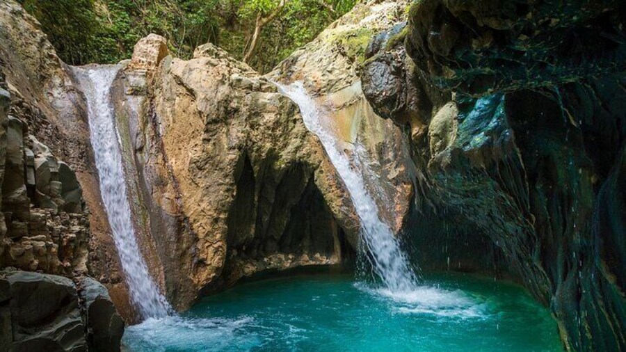 Hotels - Airbnb & villas pick up -12 WATERFALLS OF DAMAJAGUA
