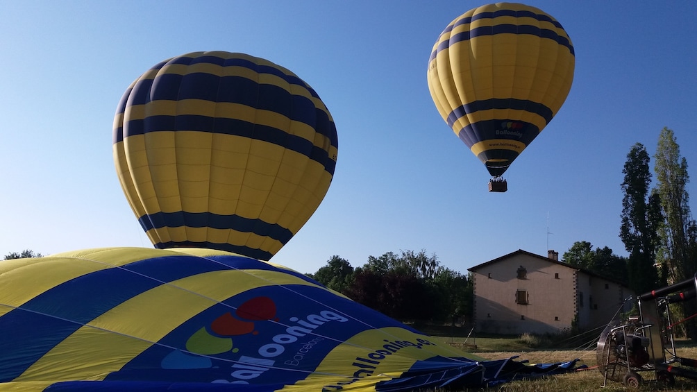Hot Air Balloon Flight with optional Pick up from Barcelona