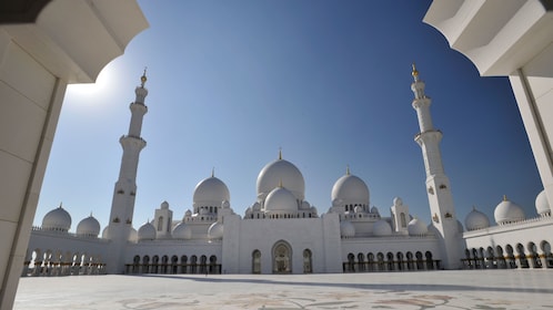 Abu Dhabi Full Day-tour vanuit Dubai op basis van delen