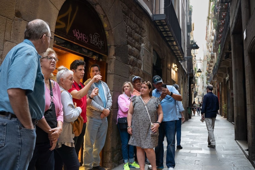 Barcelona Evening Traditional Catalan Tapas and Wine Tour
