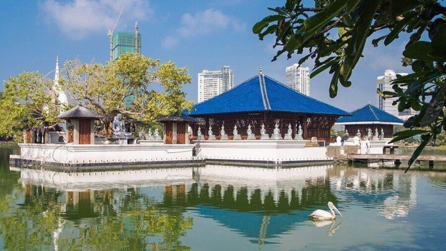 Gangaramaya Temple long view