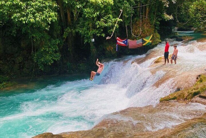 Blue Hole and River Tubing Combo Tour from Ocho Rios
