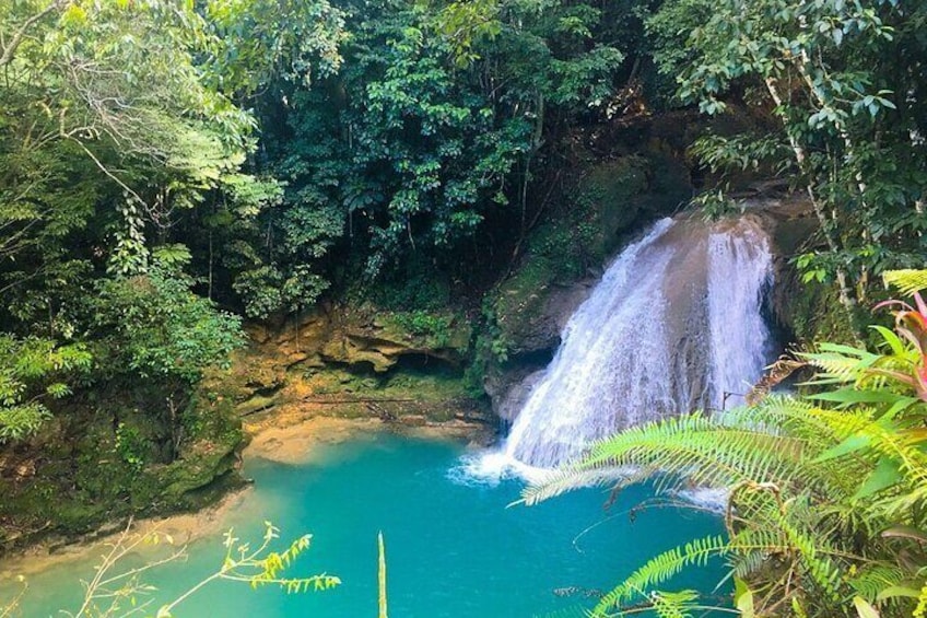 Blue Hole and River Tubing Combo Tour from Ocho Rios