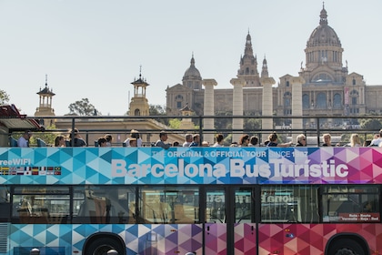 Bus Turísticin hop-on hop-off -kiertoajelu bussilla Barcelonassa
