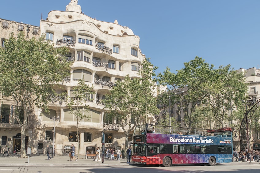 Barcelona Hop-On Hop-Off Bus Tour by Bus Turistic