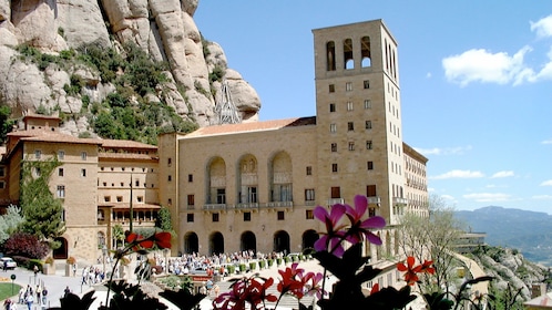 Liput Montserratin luostariin, kuljetuslippu ja lounas