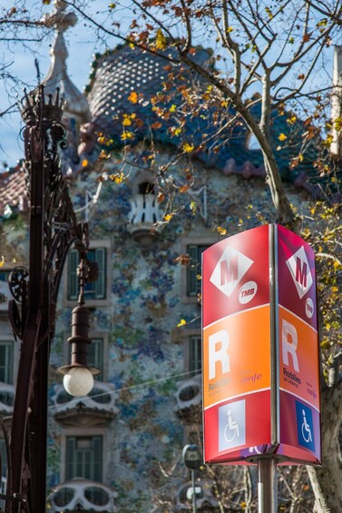 Show item 2 of 9. Hola Barcelona : Barcelona Unlimited Transport Card