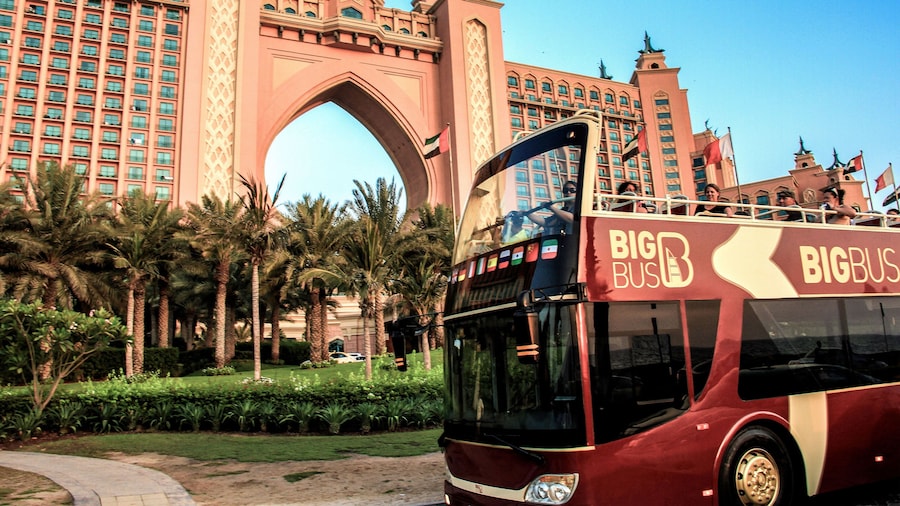 double decker tour bus outside the Atlantis hotel in Dubai