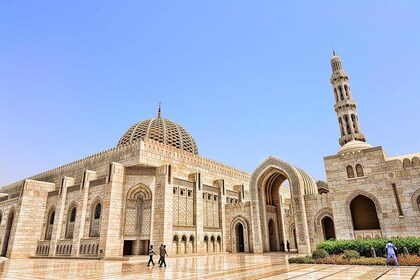 Muscat Shore Excursion: Private City Highlights Tour