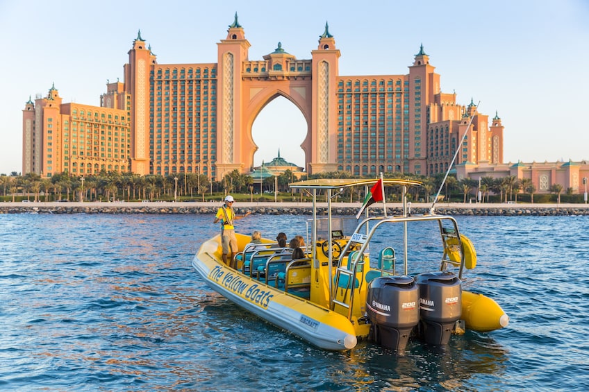 75 Minute Atlantis Sightseeing Speed Boat Tour in Dubai