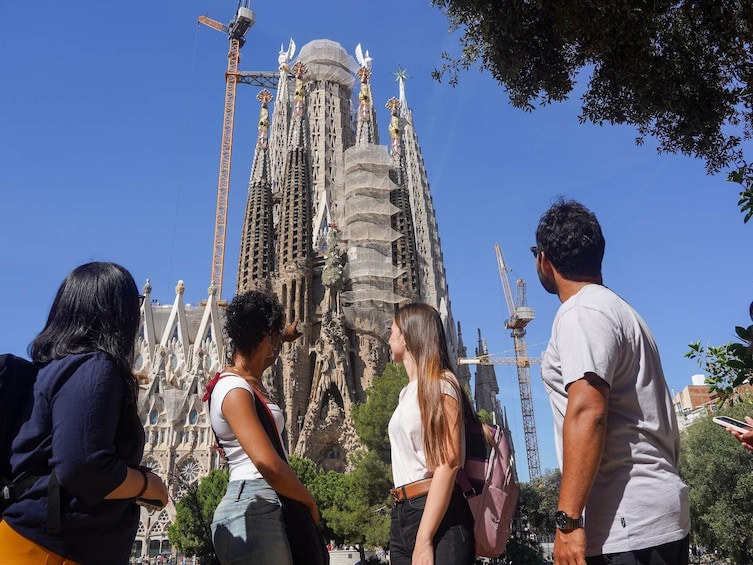 Best of Gaudí: Fast Track Sagrada Familia and Park Güell