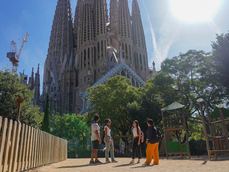 Best of Gaudí: Fast Track Sagrada Familia and Park Güell