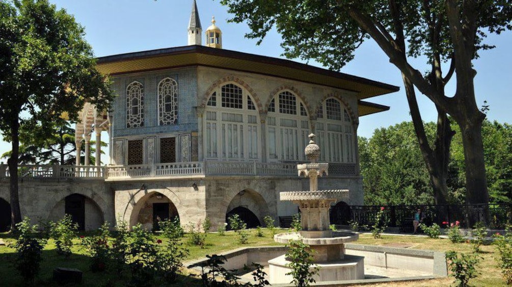 Building in Istanbul during the day 