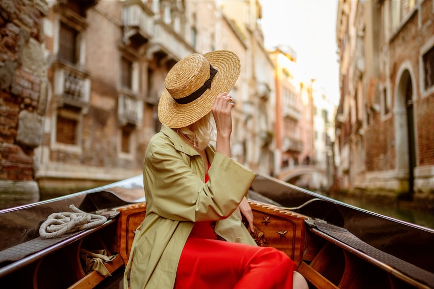 Venice: St. Mark’s Basilica Skip-the-Line Tour & Gondola Ride Experience