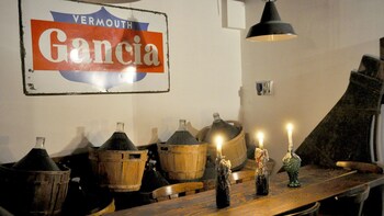 Evening Jewish Ghetto Tour with Wine & Starters