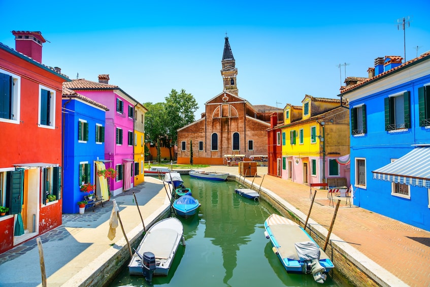 Murano & Burano Islands Guided Small-Group Tour by Private Boat