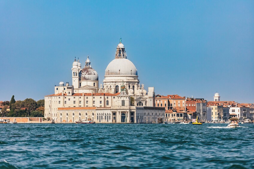 Murano & Burano Islands Guided Small-Group Tour by Private Boat