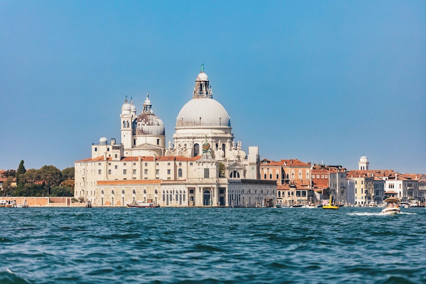Murano & Burano Islands Guided Small-Group Tour by Private Boat
