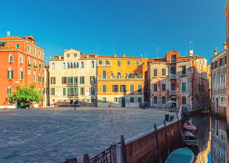 Saving combo: Venice walking Tour & Gondola Ride