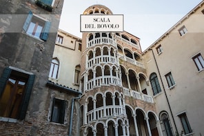 Combo Tour: City Discovery Tour & Gondola Ride