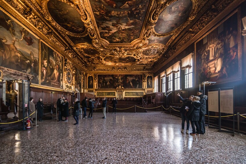 Skip-the-line Palazzo Ducale & Venice Highlights Tour