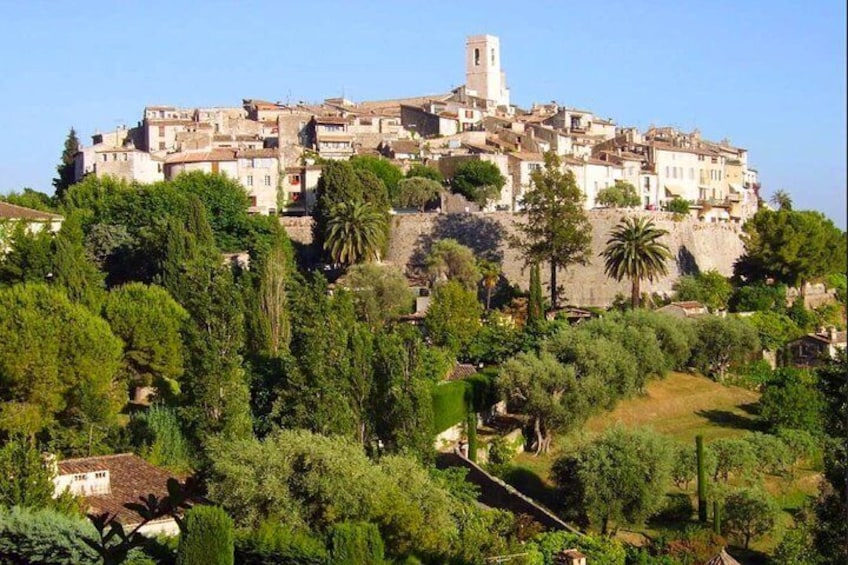 Sightseeing tour in Saint-Paul-de-Vence. City of artists. Excursion from Nice to Cannes and Antibes. Private tour from Nice to Saint-Paul-de-Vence. Excursions from Nice. Tours on the Cote d'Azur.