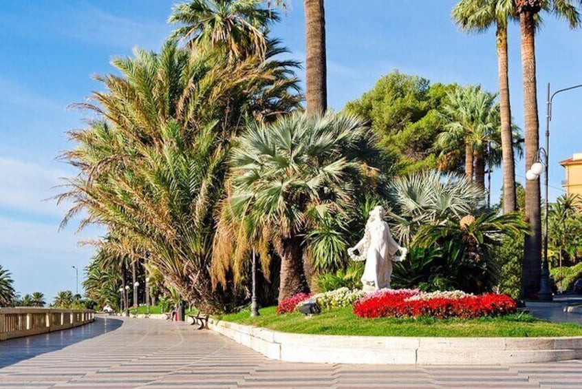 Italian Riviera and French Coastal Gems: A Private Tour from Nice