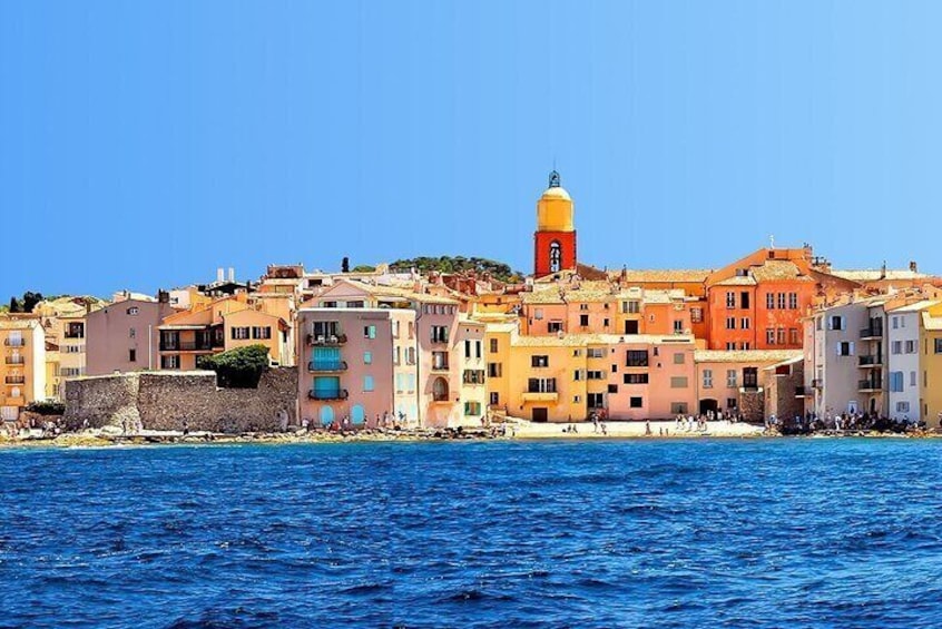 panoramic coastal drive from Nice to Saint-Tropez, breathtaking views of the Côte d'Azur coastline, cultural landmarks of Saint-Tropez, blend of cultural charm and contemporary art, Mediterranean beau