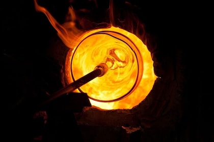 Glassblowing Showroom & Foundry Tour - Small group  