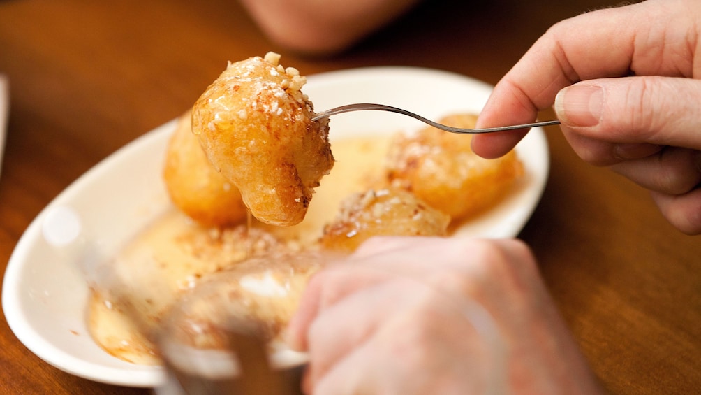 Charger l’élément 2 sur 9. Traditional Greek dessert of fried dough drizzled with honey