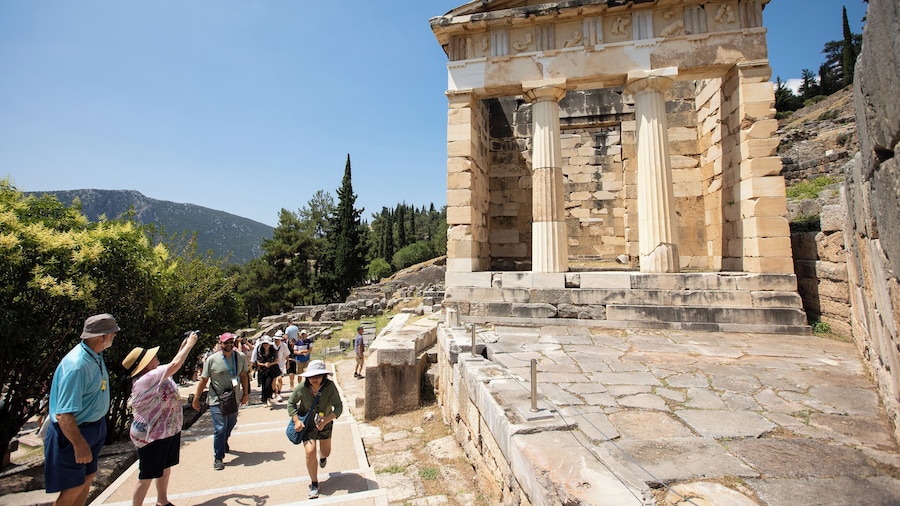 Historical Delphi One Day Tour with Arachova Stop & Expert Guide