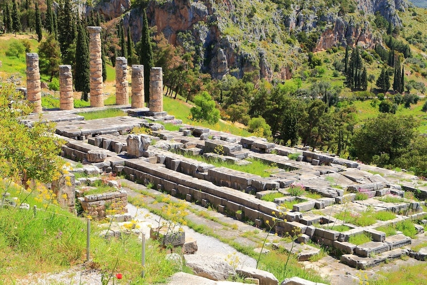 2-Day Delphi, Meteora & Majestic Rocks Trip from Athens