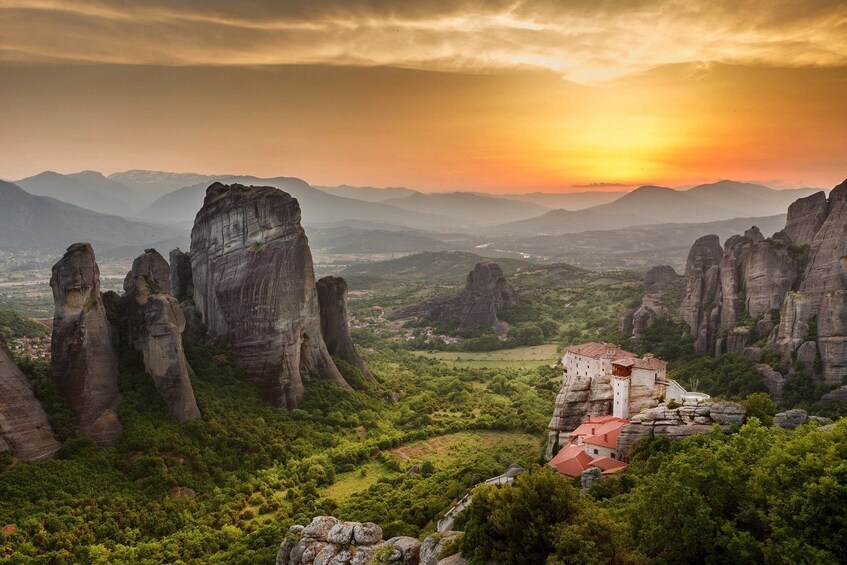 2-Day Delphi, Meteora & Majestic Rocks Trip from Athens